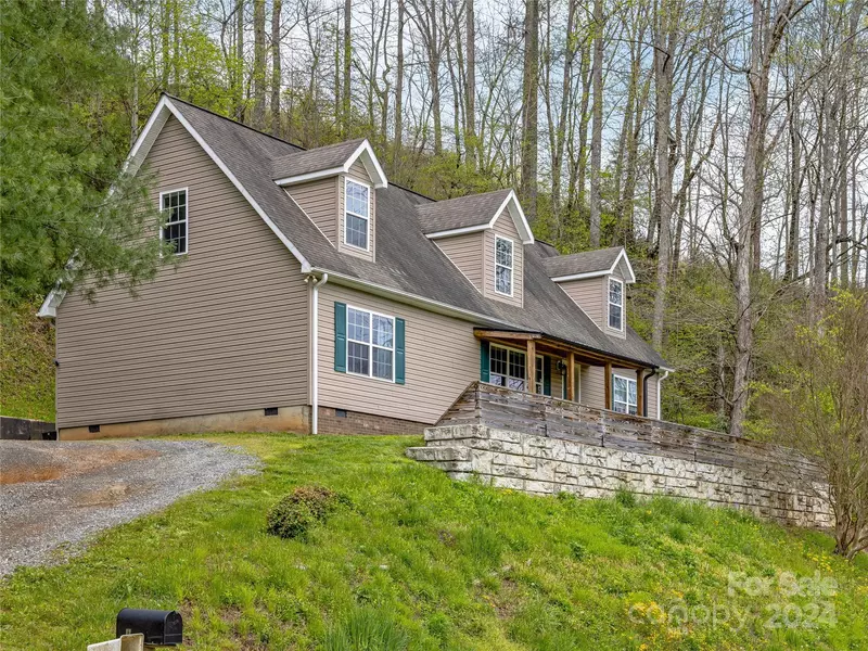 917 Gash RD, Mills River, NC 28759