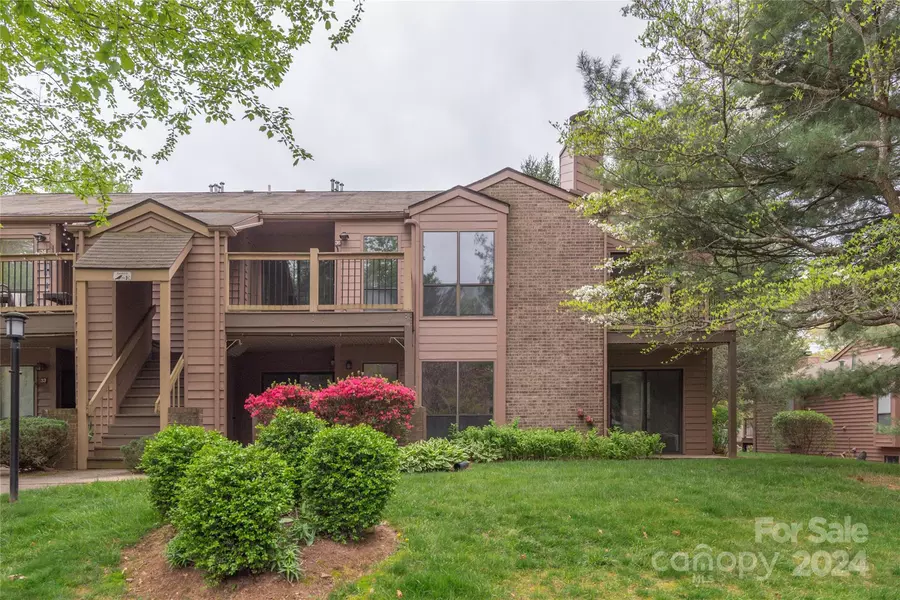 36 Ravencroft LN, Asheville, NC 28803