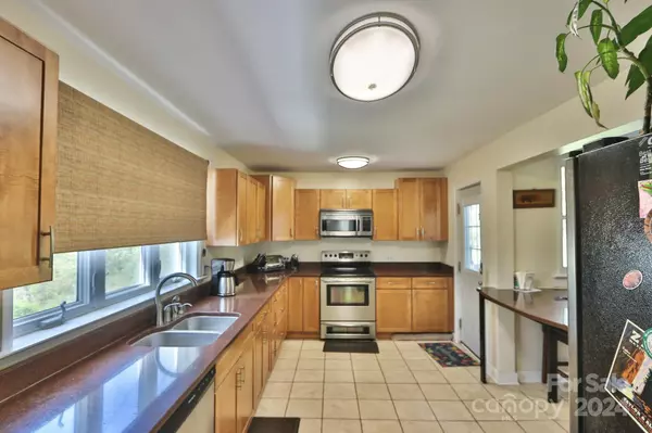 Elkin, NC 28621,138 S Edgedale DR