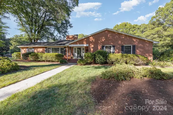 2417 Bitting RD,  Winston Salem,  NC 27104