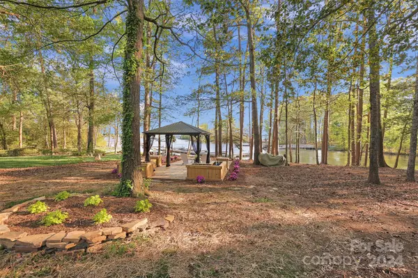 New London, NC 28127,155 Pearl Bay DR #15