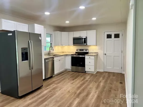 Stanley, NC 28164,207 Hovis RD