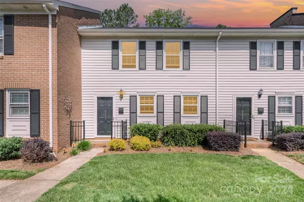 8343 Knights Bridge RD, Charlotte, NC 28210