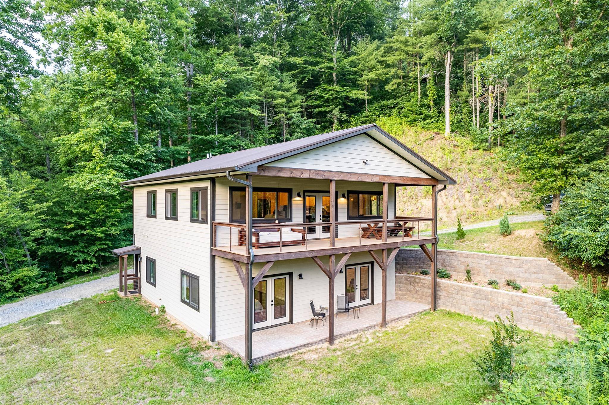 75 N Coyote Springs Farm RD, Leicester, NC 28748