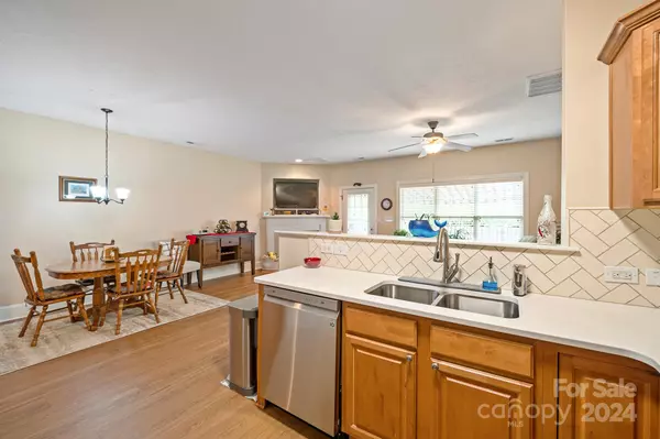 Hickory, NC 28602,2022 Talbot LN