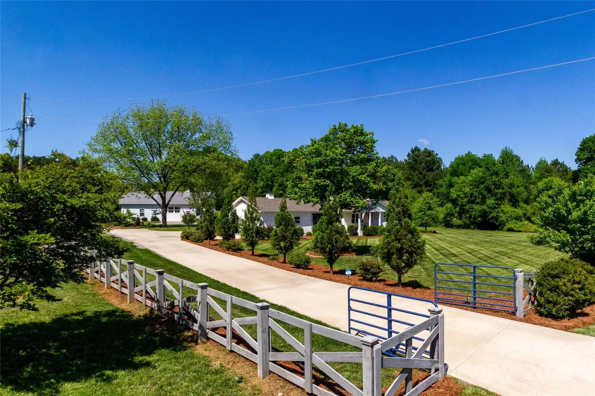 Mooresville, NC 28117,796 Cornelius RD
