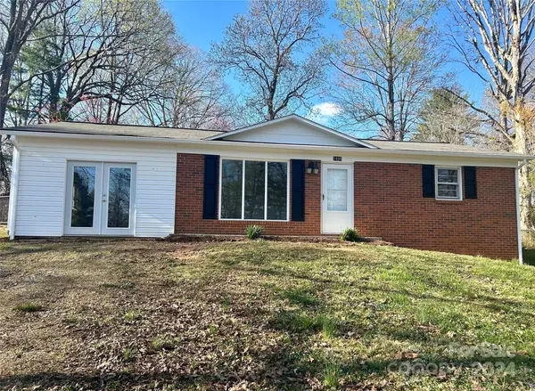 3496 Hickory Heights CT, Lenoir, NC 28645