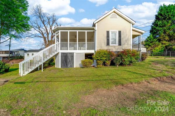 Cramerton, NC 28032,107 Dogwood ST