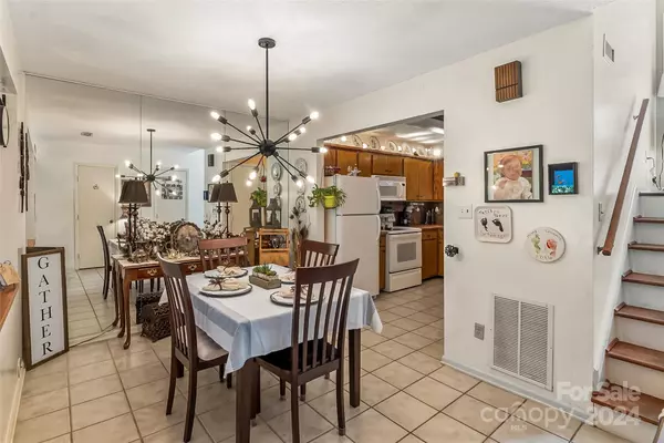 Hickory, NC 28601,1420 11th Street DR NW #13