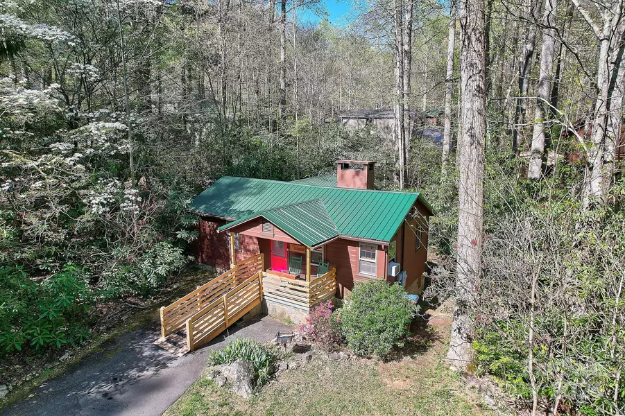 290 Twinbrook LN, Maggie Valley, NC 28751