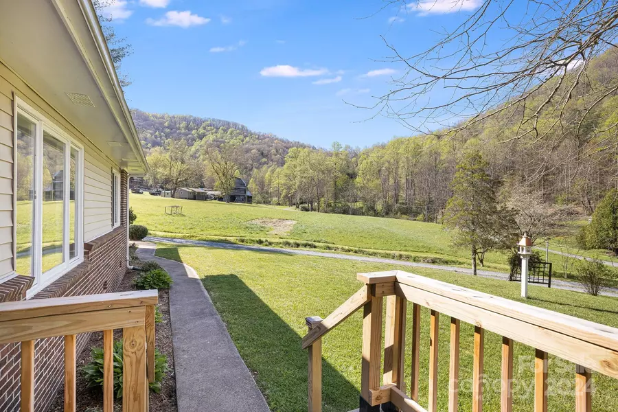 65 Earls RD, Bryson City, NC 28713