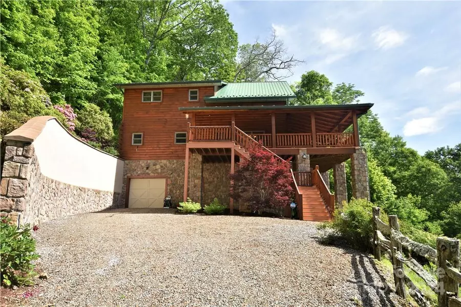 305 Panther DR, Maggie Valley, NC 28751