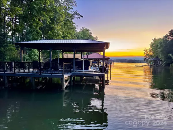 16403 Cozy Cove RD, Charlotte, NC 28278