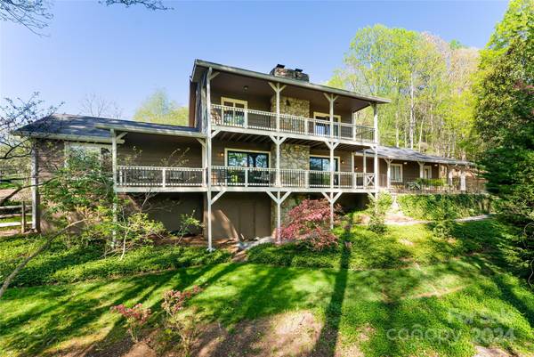 60 Deerhaven LN, Asheville, NC 28803