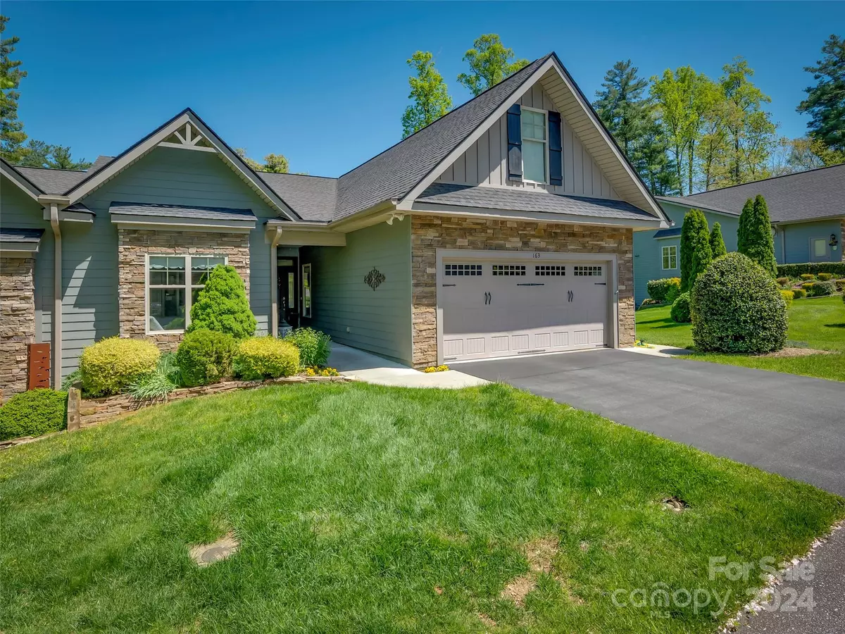 Hendersonville, NC 28791,163 Waterside DR