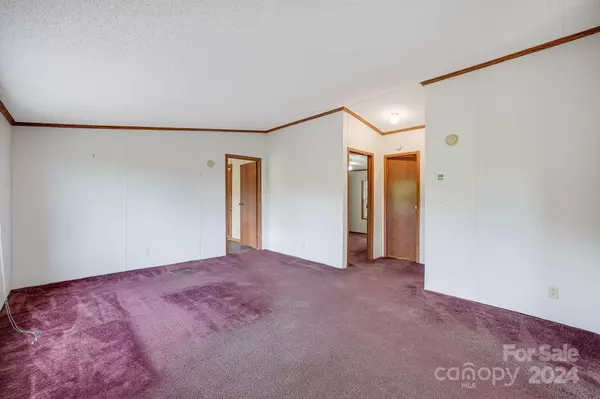 Hendersonville, NC 28792,218 Sandy Creek CT