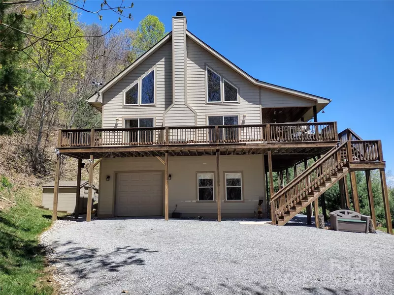 390 Peacock LN, Burnsville, NC 28714