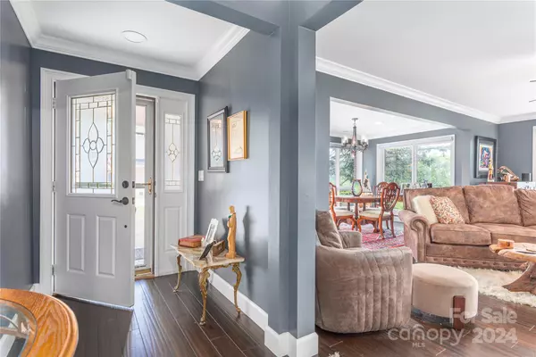 Waynesville, NC 28786,27 Links LN