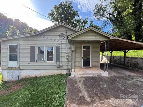 1448 Piedmont DR, Lenoir, NC 28645