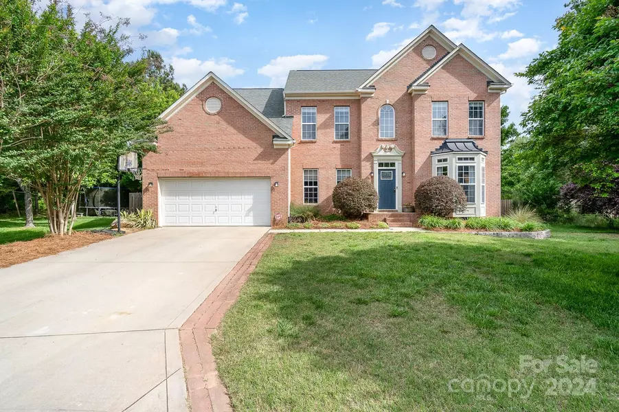 808 Thornapple CT, Lake Wylie, SC 29710