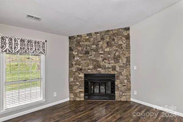 Asheville, NC 28806,104 Scottlynn CT