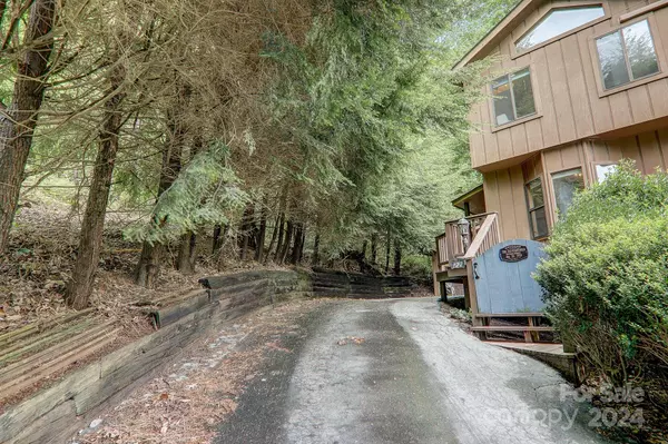 Waynesville, NC 28786,22 Thistle LN