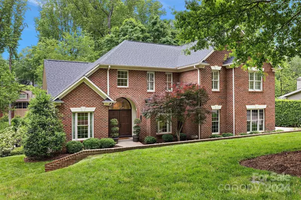 738 8th Street DR NW,  Hickory,  NC 28601