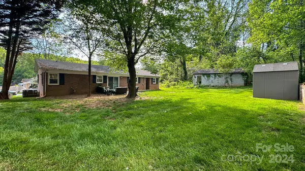 Lenoir, NC 28645,206 Newland PL NW