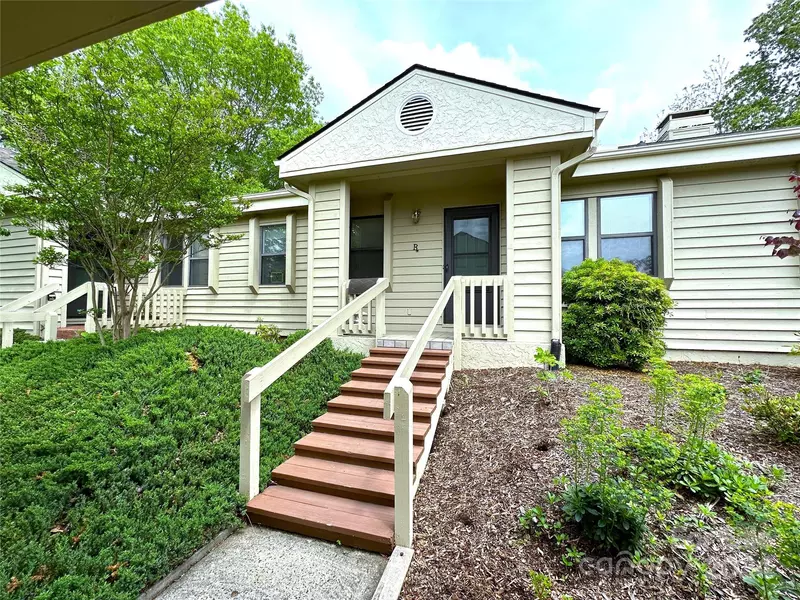 3002 Saint Augustine PL, Asheville, NC 28805