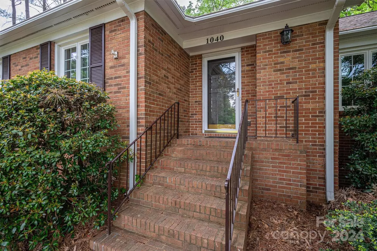 Gastonia, NC 28054,1040 Robin LN