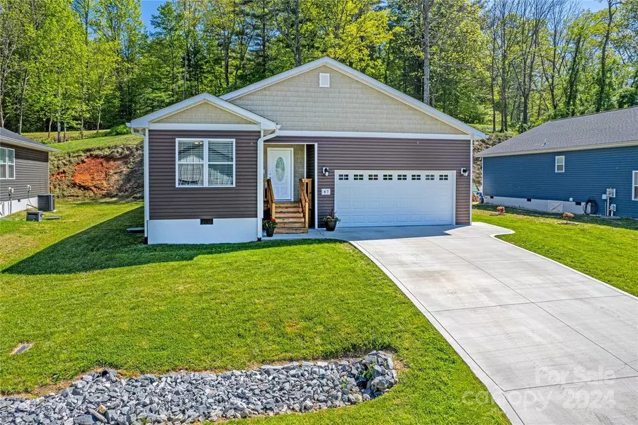 47 Meadow Creek LN, Etowah, NC 28729