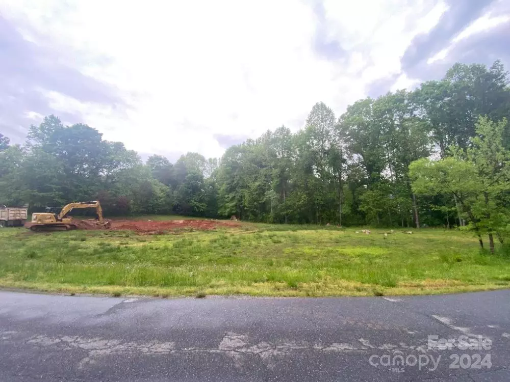 Hickory, NC 28602,6054 Willowbottom RD #1