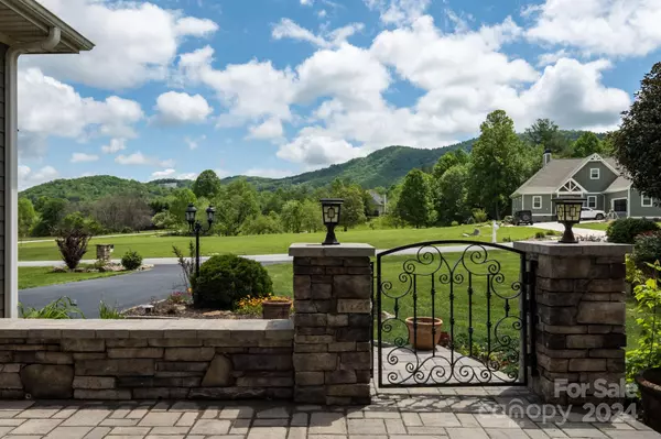 Hendersonville, NC 28739,138 Saddle Club LN