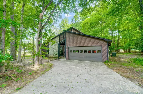 3800 Sweetgrass LN, Charlotte, NC 28226