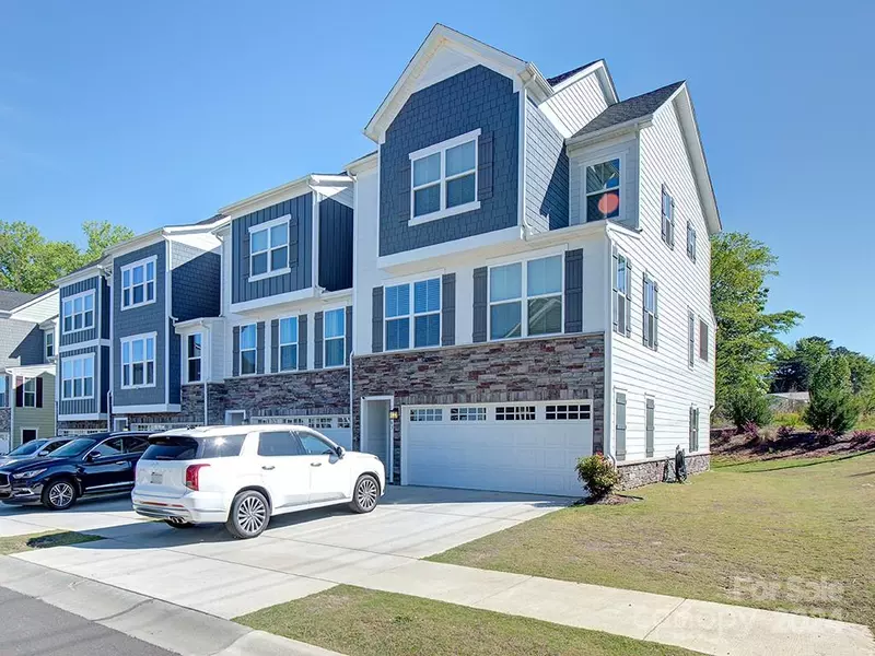 963 Portrush LN, Tega Cay, SC 29708