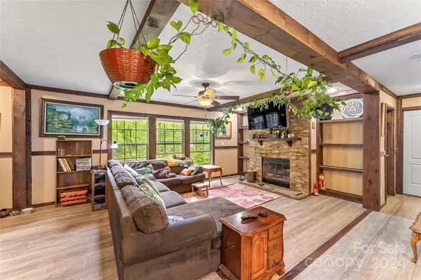 Candler, NC 28715,26 Spring ST