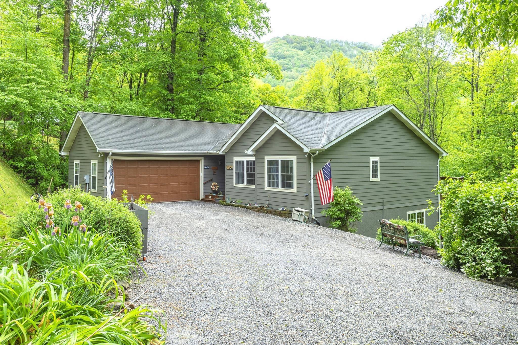 574 Appaloosa TRL, Waynesville, NC 28785