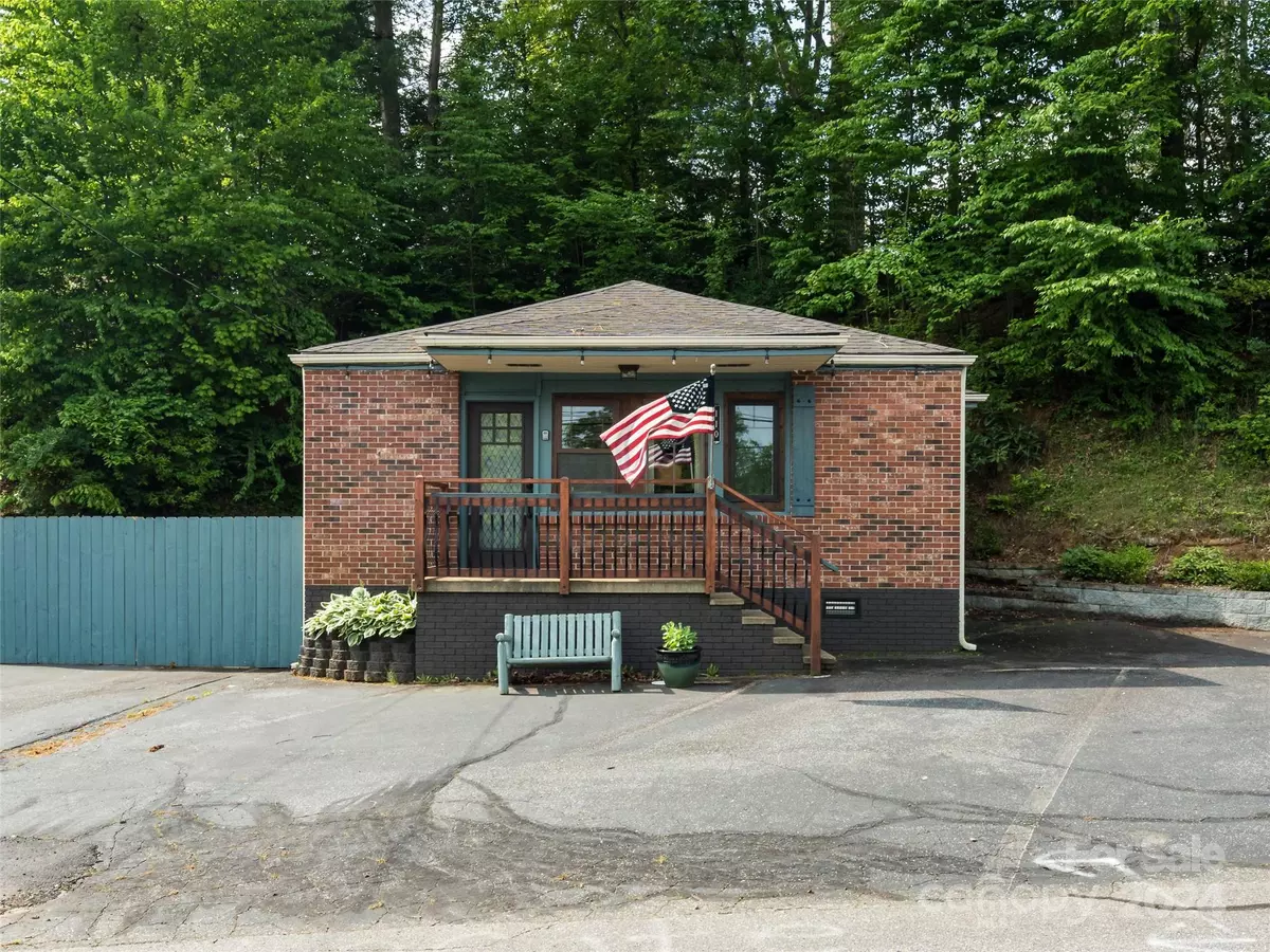 Waynesville, NC 28786,110 Summit ST