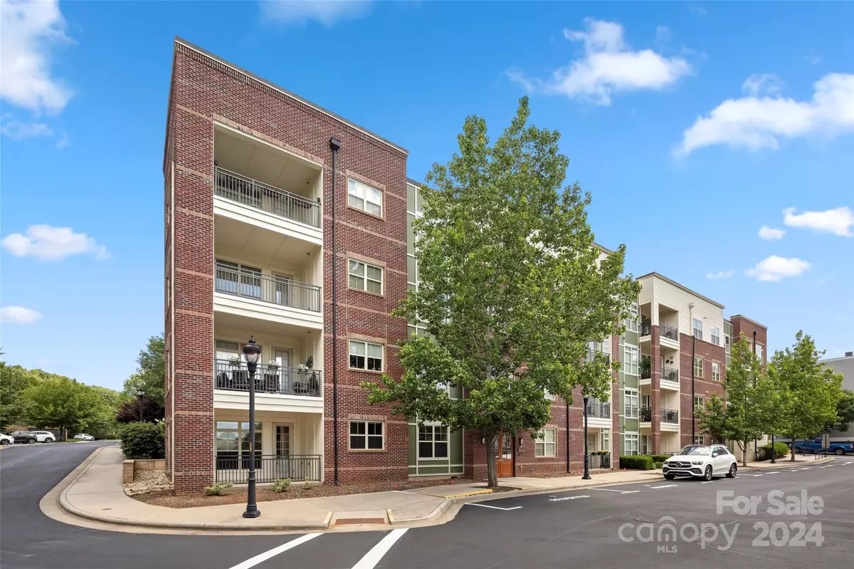 Asheville, NC 28803,5 Farleigh ST #B-04