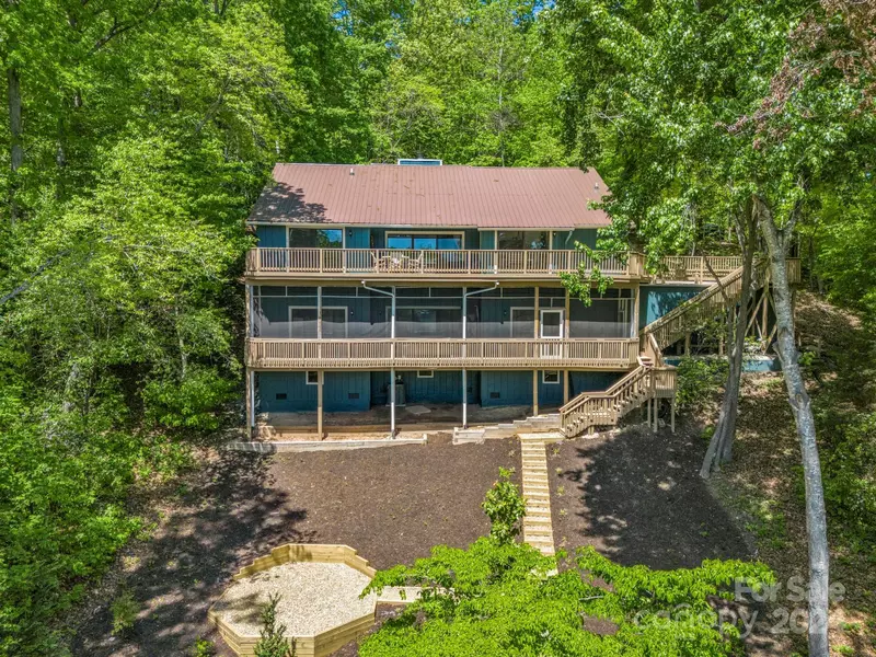 255 Gateway DR, Lake Lure, NC 28746