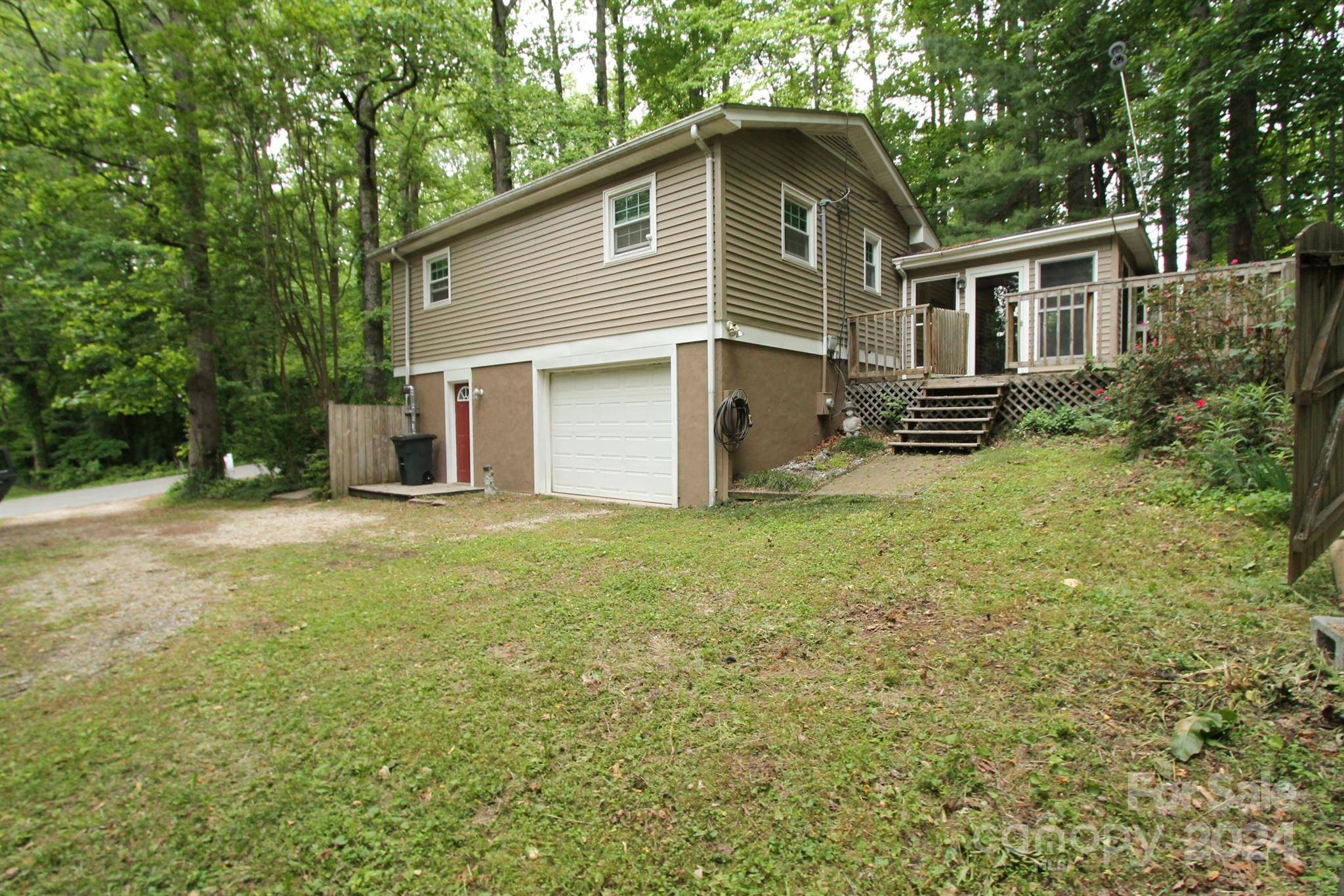 Hendersonville, NC 28791,332 Browning AVE