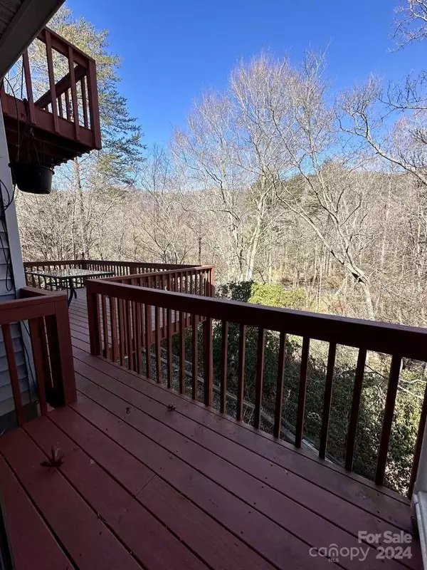 Columbus, NC 28722,221 Duck Pond LN