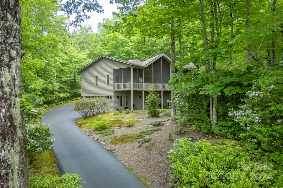 439 Tsisqua CIR, Brevard, NC 28712