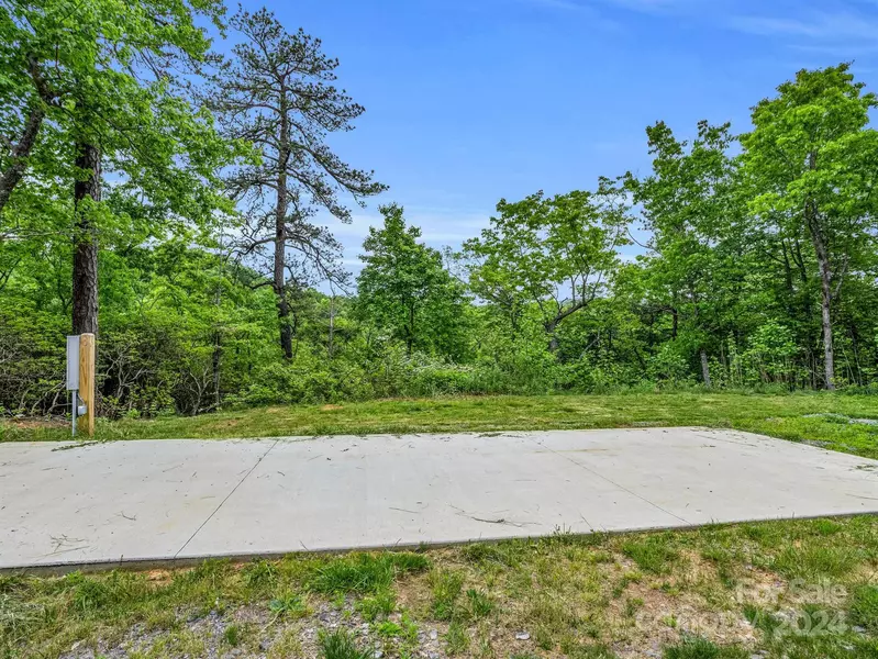 205 Crooked Creek RD, Black Mountain, NC 28711