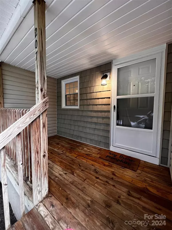 Taylorsville, NC 28681,207 Gravel Hill CT