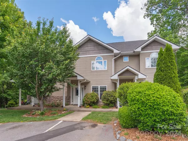 79 Cherry Laurel LN, Swannanoa, NC 28778