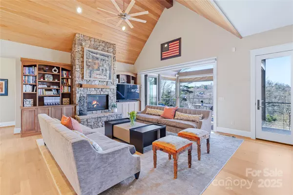 Asheville, NC 28804,32 Timberwolf CT