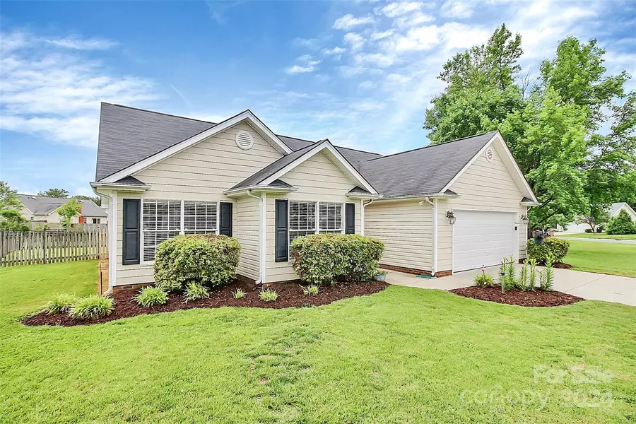 2000 Cranston Crossing PL, Indian Trail, NC 28079