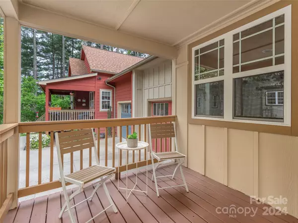 Waynesville, NC 28786,52 Sapling LN