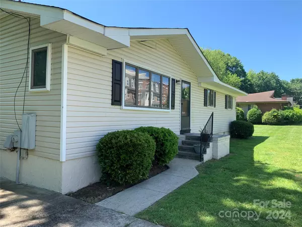 Charlotte, NC 28213,9400 Sandburg AVE